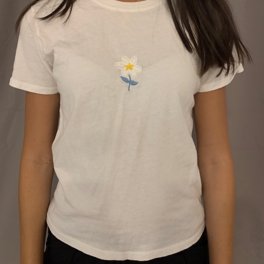 Brandy melville white flower shirt